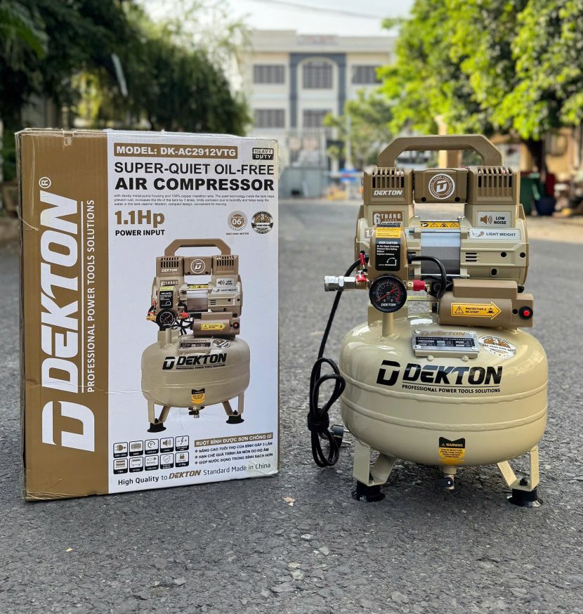 MÁY NÉN KHÍ KHÔNG DẦU 12L DEKTON – BẢO HÀNH BÌNH NÉN 3 NĂM 👉 Model: DK-AC2912VTG (Màu cổ điển) 👉 Công suất: 1.1Hp (800W)